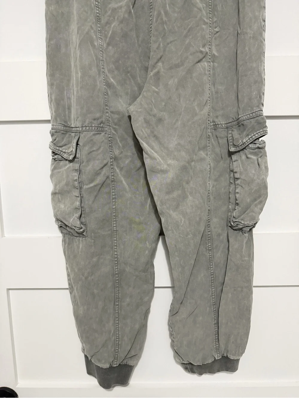 By Anthropologie Women's Gray Cargo Jogger Pants Size Medium 8582